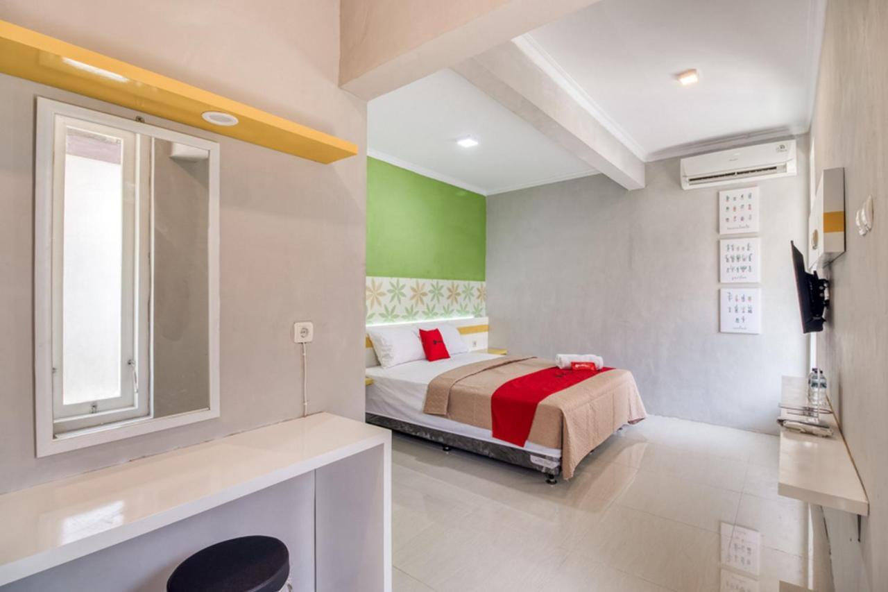 Reddoorz Near Malioboro Tugu Station Jogja 2 Hotel Yogyakarta Exterior photo