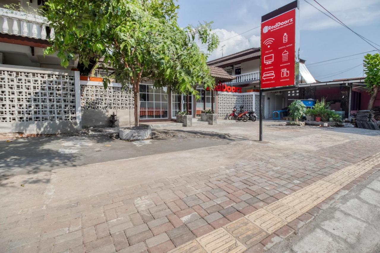 Reddoorz Near Malioboro Tugu Station Jogja 2 Hotel Yogyakarta Exterior photo