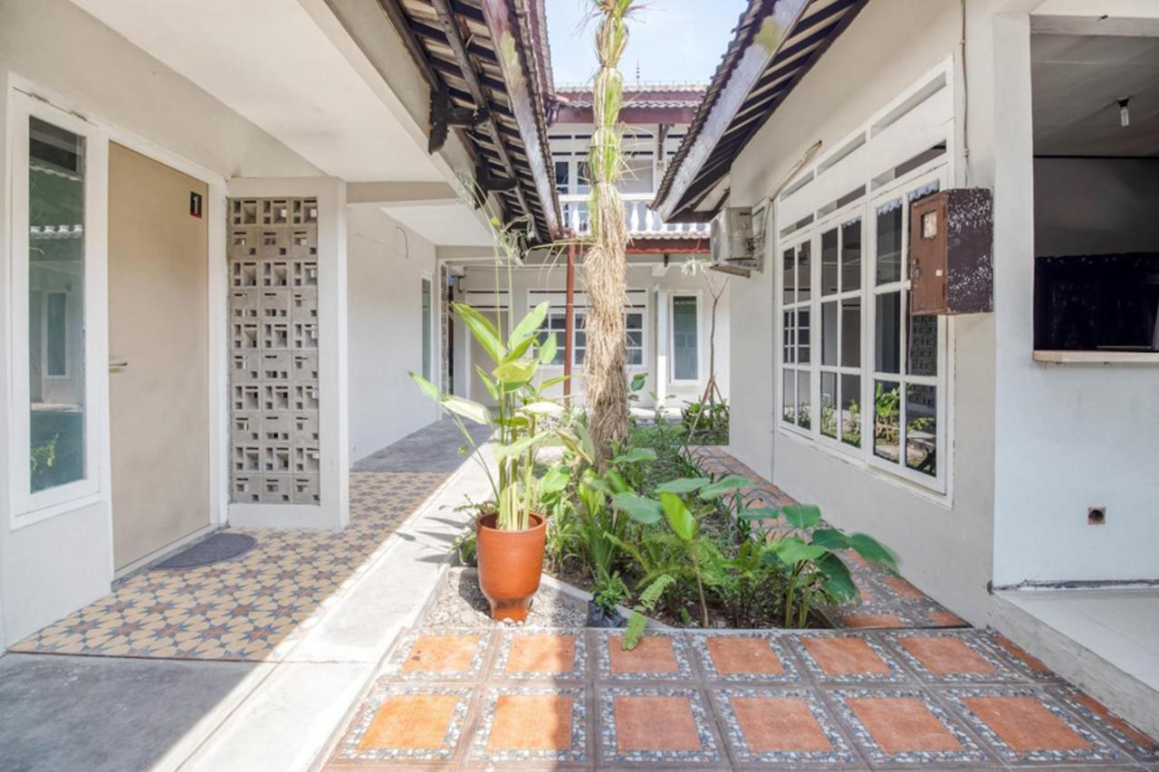 Reddoorz Near Malioboro Tugu Station Jogja 2 Hotel Yogyakarta Exterior photo