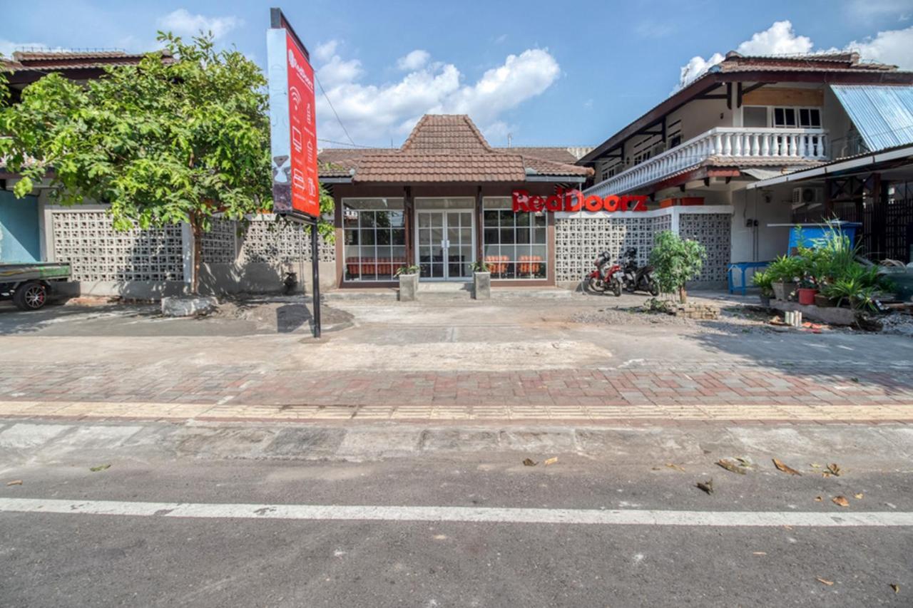 Reddoorz Near Malioboro Tugu Station Jogja 2 Hotel Yogyakarta Exterior photo