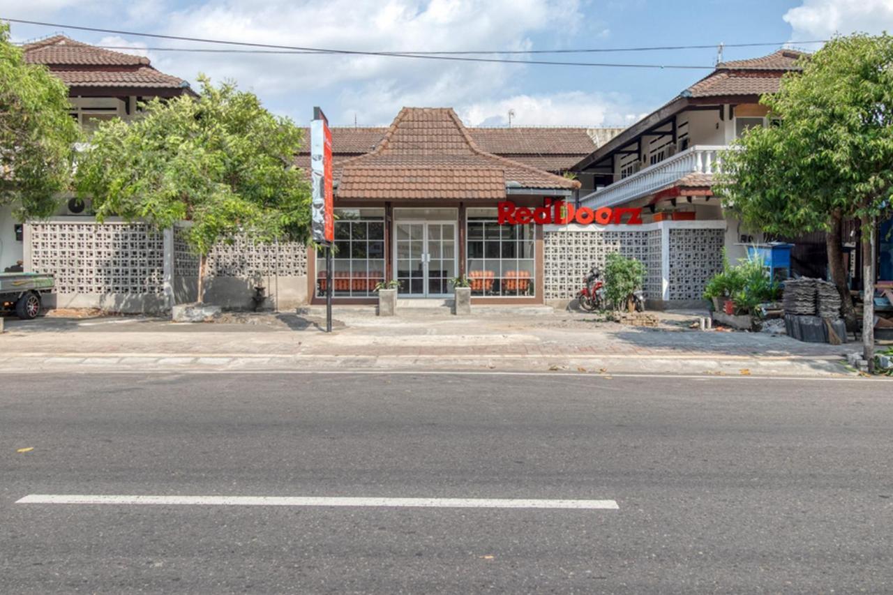Reddoorz Near Malioboro Tugu Station Jogja 2 Hotel Yogyakarta Exterior photo